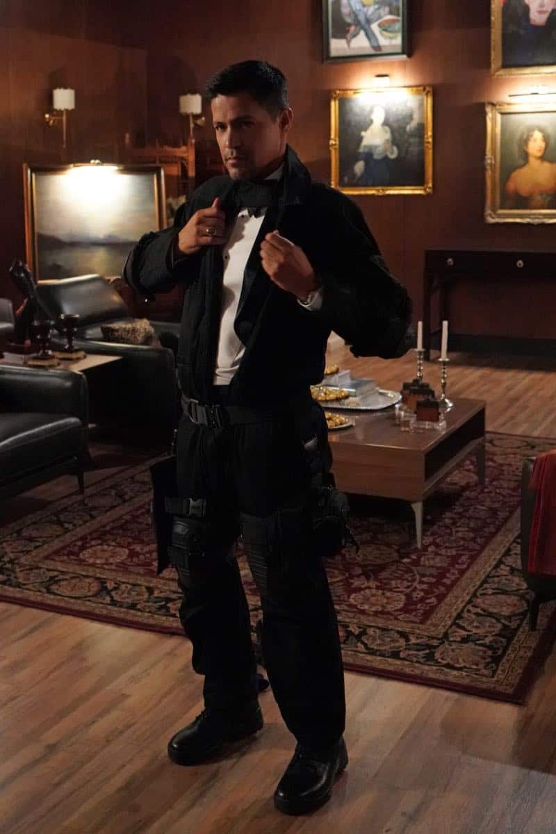 "Six Paintings, One Frame" -- A close friend of Higgins, an art connoisseur who had recently hired Magnum to test his security, is murdered, and Thomas is arrested as the main suspect, on MAGNUM P.I., Monday, Oct. 15 (9:00-10:00 PM, ET/PT) on the CBS Television Network. Pictured: Jay Hernandez as Thomas Magnum Photo: Karen Neal/CBS é2018 CBS Broadcasting, Inc. All Rights Reserved