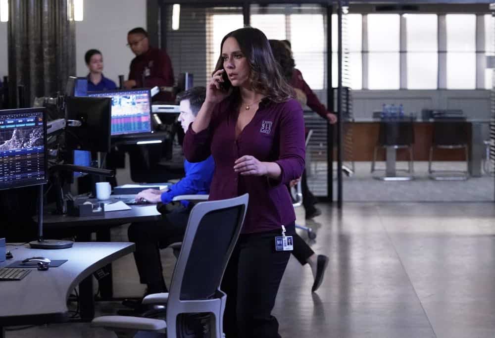 9-1-1: Jennifer Love Hewitt in the “Awful People” episode of 9-1-1 airing Monday, Oct. 15 (9:00-10:00 PM ET/PT) on FOX. © 2018 FOX Broadcasting. CR: Greg Gayne / FOX.