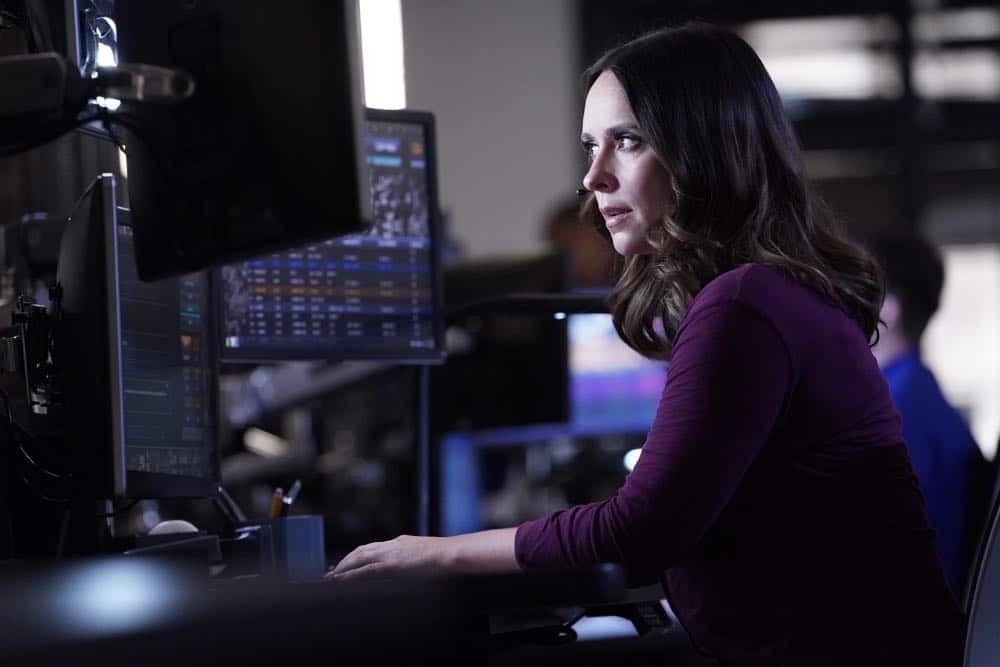 9-1-1: Jennifer Love Hewitt in the “Awful People” episode of 9-1-1 airing Monday, Oct. 15 (9:00-10:00 PM ET/PT) on FOX. © 2018 FOX Broadcasting. CR: Greg Gayne / FOX.