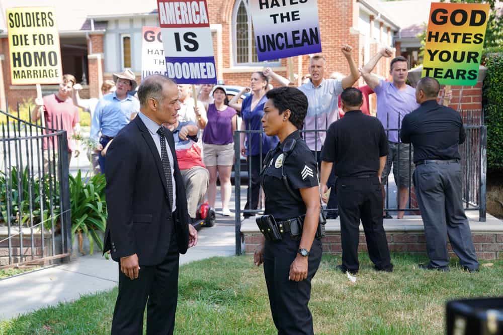 9-1-1: L-R: Guest star Mark Damon Espinoza and Angela Bassett in the “Awful People” episode of 9-1-1 airing Monday, Oct. 15 (9:00-10:00 PM ET/PT) on FOX. © 2018 FOX Broadcasting. CR: Tyler Golden / FOX.