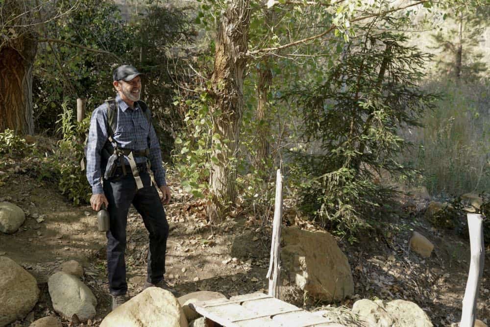 ÃÂThird WheelààGibbsàquiet vacation at his remote cabin is interrupted by a surprise visit from Tobias Fornell (Joe Spano) and Navy Captain Phillip Brooks (Don Lake), as well as a call from NCIS asking for his help locating a robber hiding in the woods near him, on NCIS, Tuesday, Oct. 16 (8:00-9:00 PM, ET/PT) on the CBS Television Network. Pictured: Joe Spano. Photo: Greg Gayne/CBS é2018 CBS Broadcasting, Inc. All Rights Reserved