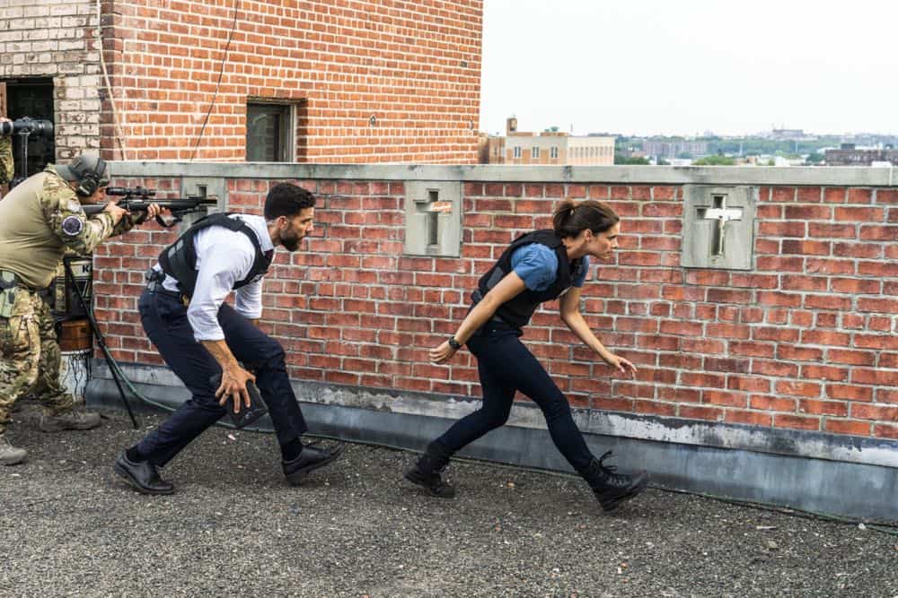 ÃÂCrossfireààSpecial Agents Maggie Bell and OA Zidan rush to track down an active sniper with an elusive motive as the body count continues to rise, on FBI, Tuesday, Oct. 16 (9:00-10:00 PM, ET/PT) on the CBS Television Network. Pictured: Missy Peregrym, Zeeko Zaki. Photo: Michael Parmelee/CBS é2018 CBS Broadcasting, Inc. All Rights Reserved