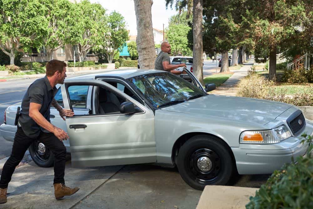 LETHAL WEAPON: L-R: Seann William Scott and Damon Wayans in the "Leo Getz Justice" episode of LETHAL WEAPON airing Tuesday, Oct. 16 (9:00-10:00 PM ET/PT) on FOX. ©2018 Fox Broadcasting Co. CR: John P Fleenor/FOX