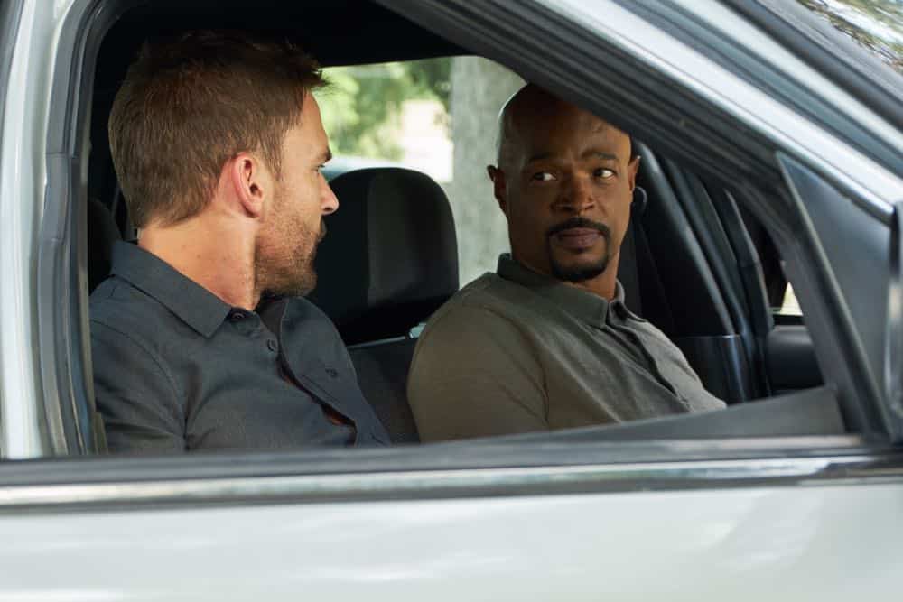 LETHAL WEAPON: L-R: Seann William Scott and Damon Wayans in the "Leo Getz Justice" episode of LETHAL WEAPON airing Tuesday, Oct. 16 (9:00-10:00 PM ET/PT) on FOX. ©2018 Fox Broadcasting Co. CR: John P Fleenor/FOX