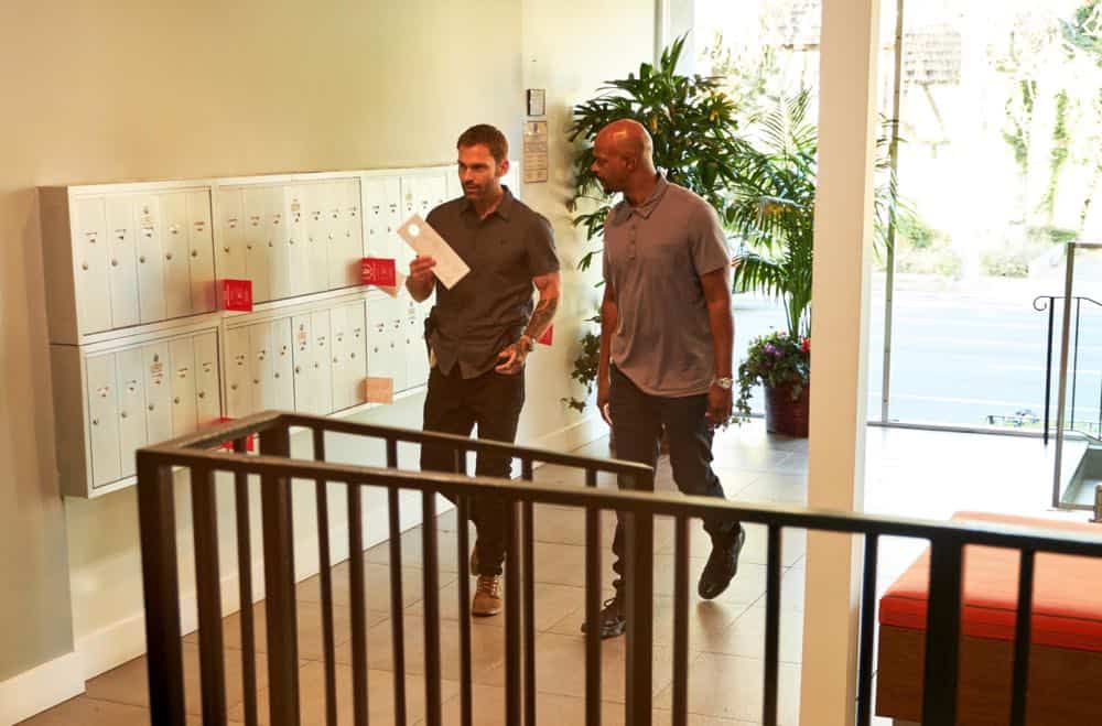 LETHAL WEAPON: L-R: Seann William Scott and Damon Wayans in the "Leo Getz Justice" episode of LETHAL WEAPON airing Tuesday, Oct. 16 (9:00-10:00 PM ET/PT) on FOX. ©2018 Fox Broadcasting Co. CR: John P Fleenor/FOX