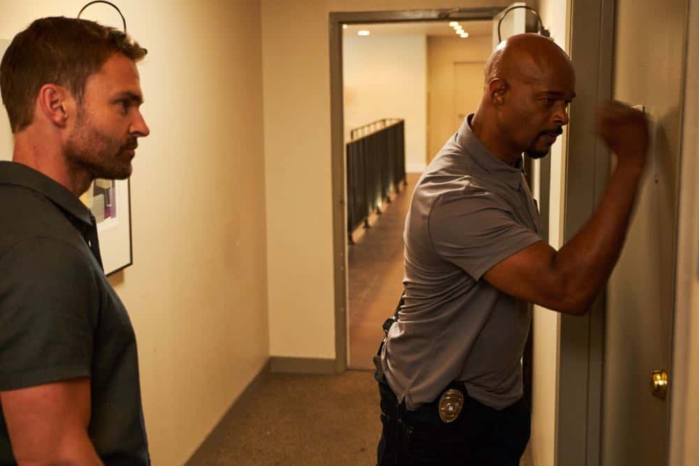 LETHAL WEAPON: L-R: Seann William Scott and Damon Wayans in the "Leo Getz Justice" episode of LETHAL WEAPON airing Tuesday, Oct. 16 (9:00-10:00 PM ET/PT) on FOX. ©2018 Fox Broadcasting Co. CR: John P Fleenor/FOX
