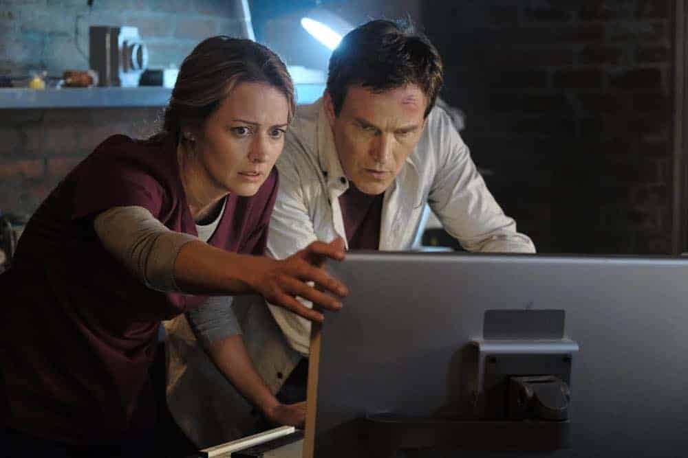 THE GIFTED: L-R: Amy Acker and Stephen Moyer in the "outMatched" episode of THE GIFTED airing Tuesday, Oct. 16 (8:00-9:00 PM ET/PT) on FOX. ©2018 Fox Broadcasting Co. Cr: Guy D'Alema/FOX.
