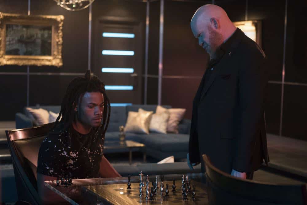 Black Lightning -- "The Book Of Consequences: Chapter Two: Black Jesus Blues" -- Image BLK202c_0153b.jpg -- Pictured (L-R): Jordan Calloway as Khalil/Painkiller and Marvin "Krondon" Jones III as Tobias -- Photo: Annette Brown/The CW -- é 2018 The CW Network, LLC. All rights reserved