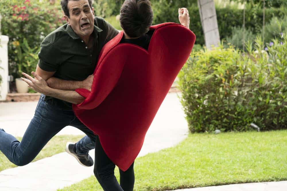 MODERN FAMILY - "Torn Between Two Lovers" - Haley can't seem to choose between her past and present relationships and is forced to make a decision. Meanwhile, Manny returns to college and dorm life while his girlfriend, Sherry, continues to stay at Jay and Gloria's, and might be overstaying her welcome, on "Modern Family," WEDNESDAY, OCT. 17 (9:00-9:31 p.m. EDT), on The ABC Television Network. (ABC/Ron Tom)