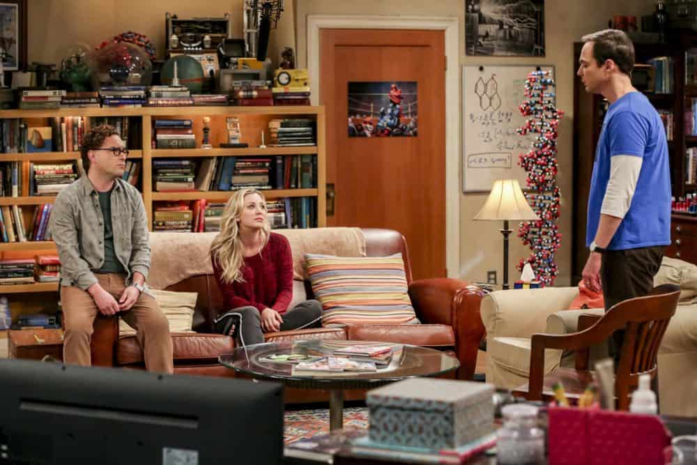 "The Planetarium Collision" -- Pictured: Leonard Hofstadter (Johnny Galecki), Penny (Kaley Cuoco) and Sheldon Cooper (Jim Parsons). When Amy doesn't have time to work on super-asymmetry, Sheldon goes to great lengths to ensure she's available to work with him even it if means accidentally sabotaging her career in the process. Also, Koothrappali doesn't want Wolowitz to join him in hosting a show at the planetarium, on THE BIG BANG THEORY, Thursday, Oct. 18 (8:00-8:31 PM, ET/PT) on the CBS Television Network. Emmy Award winner Bob Newhart returns as Arthur Jeffries. Photo: Michael Yarish/Warner Bros. Entertainment Inc. é 2018 WBEI. All rights reserved.