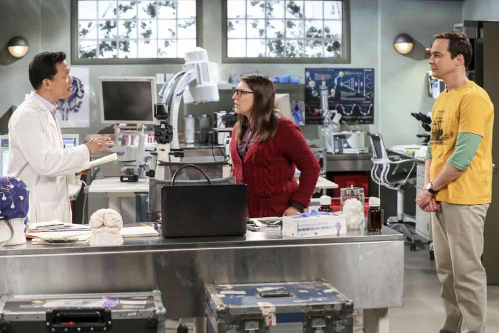 "The Planetarium Collision" -- Pictured: Amy Farrah Fowler (Mayim Bialik) and Sheldon Cooper (Jim Parsons). When Amy doesn't have time to work on super-asymmetry, Sheldon goes to great lengths to ensure she's available to work with him even it if means accidentally sabotaging her career in the process. Also, Koothrappali doesn't want Wolowitz to join him in hosting a show at the planetarium, on THE BIG BANG THEORY, Thursday, Oct. 18 (8:00-8:31 PM, ET/PT) on the CBS Television Network. Emmy Award winner Bob Newhart returns as Arthur Jeffries. Photo: Michael Yarish/Warner Bros. Entertainment Inc. é 2018 WBEI. All rights reserved.