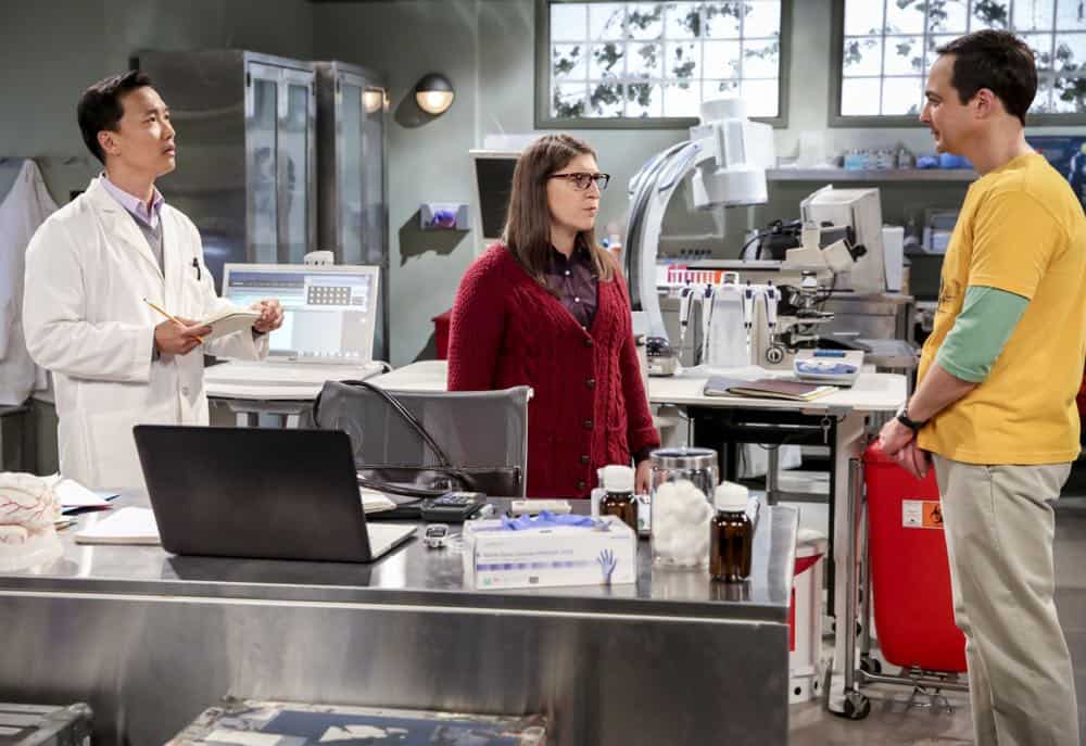 "The Planetarium Collision" -- Pictured: Amy Farrah Fowler (Mayim Bialik) and Sheldon Cooper (Jim Parsons). When Amy doesn't have time to work on super-asymmetry, Sheldon goes to great lengths to ensure she's available to work with him even it if means accidentally sabotaging her career in the process. Also, Koothrappali doesn't want Wolowitz to join him in hosting a show at the planetarium, on THE BIG BANG THEORY, Thursday, Oct. 18 (8:00-8:31 PM, ET/PT) on the CBS Television Network. Emmy Award winner Bob Newhart returns as Arthur Jeffries. Photo: Michael Yarish/Warner Bros. Entertainment Inc. é 2018 WBEI. All rights reserved.