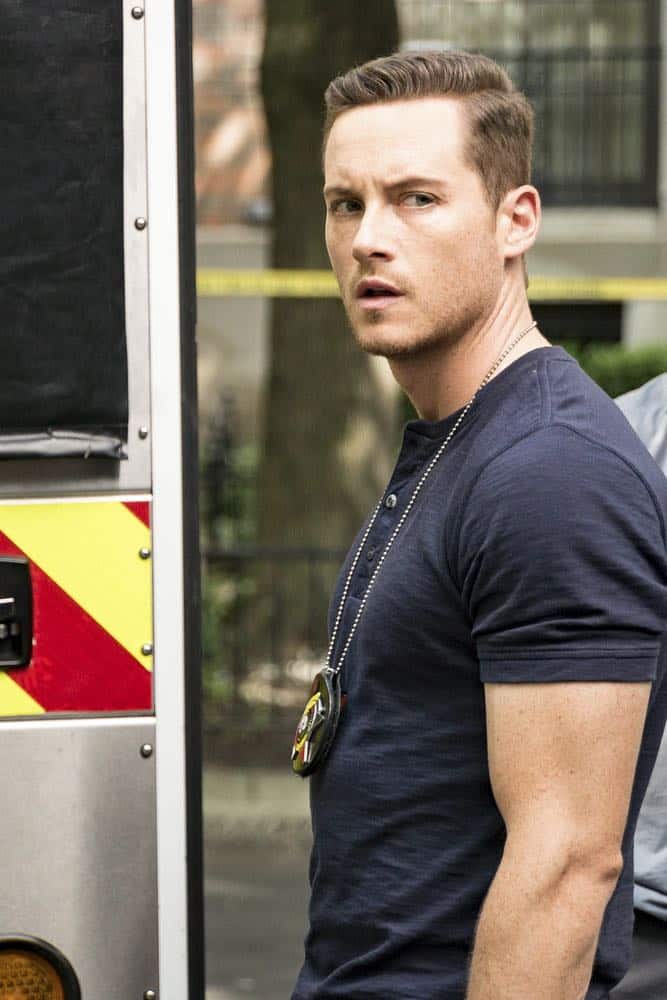 CHICAGO P.D. -- "Ride Along" Episode 604 -- Pictured: Jesse Lee Soffer as Jay Halstead -- (Photo by: Matt Dinerstein/NBC)