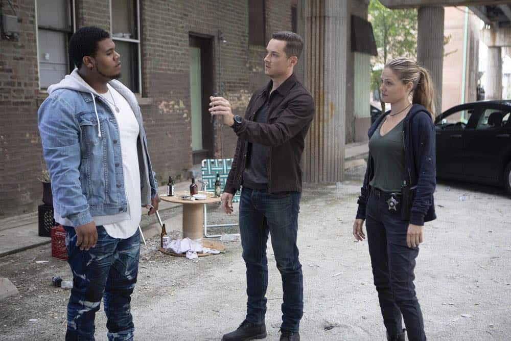 CHICAGO P.D. -- "Ride Along" Episode 604 -- Pictured: (l-r) Nathaniel Williams as Bernardo Garcia, Jesse Lee Soffer as Jay Halstead, Tracy Spiridakos as Hailey Upton -- (Photo by: Adrian Burrows/NBC)