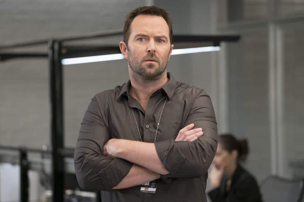 BLINDSPOT -- "My Art Project" Episode 402 -- Pictured: Sullivan Stapleton as Kurt Weller -- (Photo by: Scott Gries/NBC/Warner Bros.) BLINDSPOT -- "My Art Project" Episode 402 -- Pictured: Sullivan Stapleton as Kurt Weller -- (Photo by: Scott Gries/NBC/Warner Bros.)