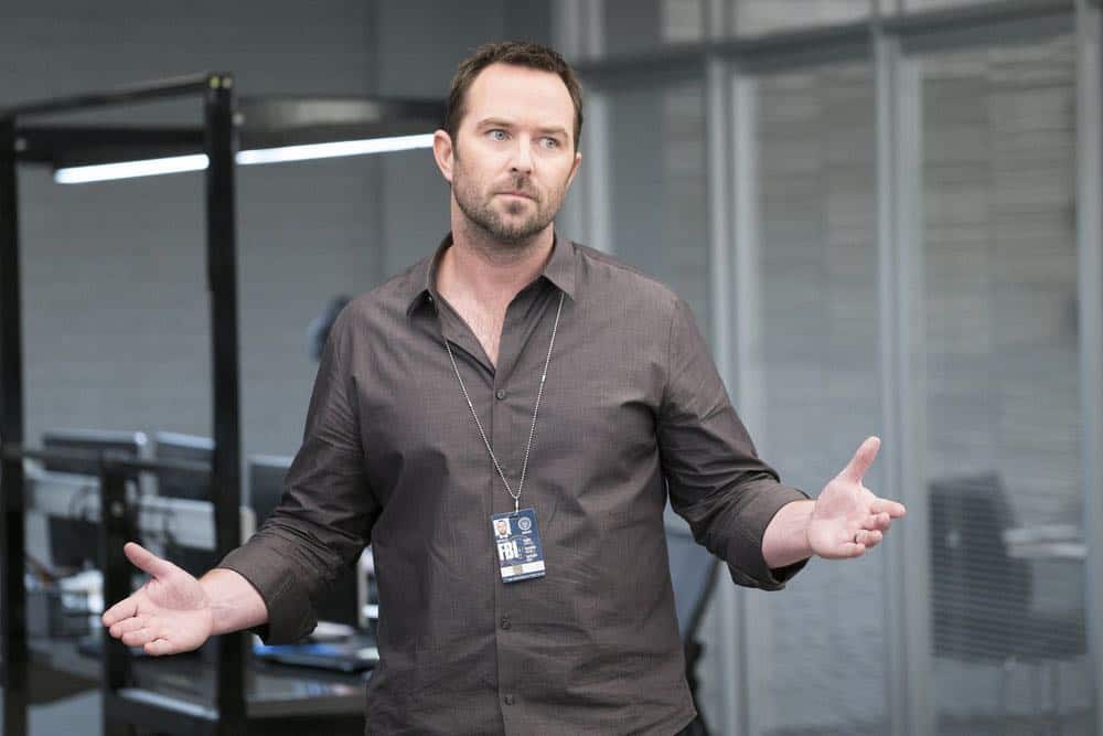 BLINDSPOT -- "My Art Project" Episode 402 -- Pictured: Sullivan Stapleton as Kurt Weller -- (Photo by: Scott Gries/NBC/Warner Bros.) BLINDSPOT -- "My Art Project" Episode 402 -- Pictured: Sullivan Stapleton as Kurt Weller -- (Photo by: Scott Gries/NBC/Warner Bros.)