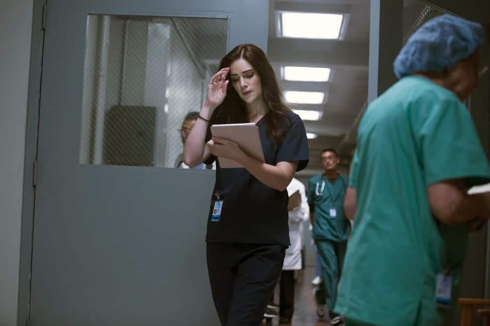 NEW AMSTERDAM -- "Cavitation" Episode 105 -- Pictured: Janet Montgomery as Dr. Lauren Bloom -- (Photo by: Francisco Roman/NBC) NEW AMSTERDAM -- "Cavitation" Episode 105 -- Pictured: Janet Montgomery as Dr. Lauren Bloom -- (Photo by: Francisco Roman/NBC)