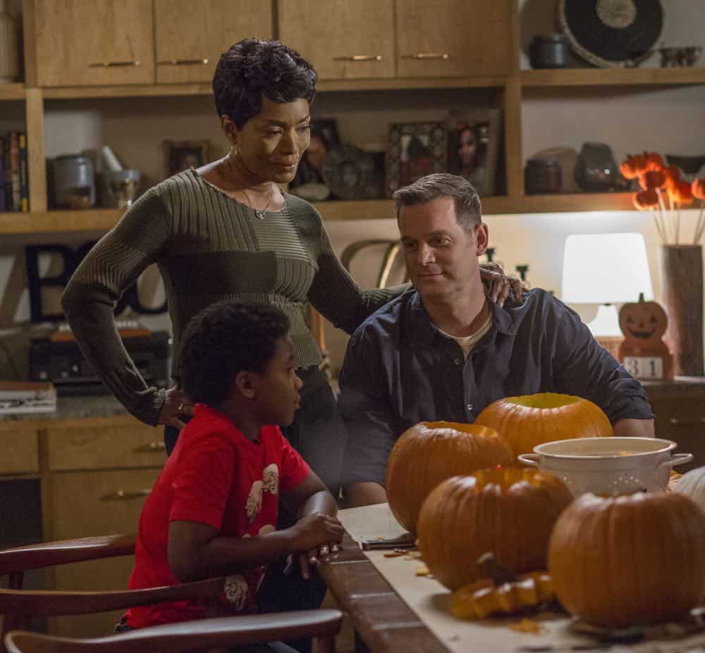 9-1-1: L-R: Marcanthonee Jon Reis, Angela Bassett and Peter Krause in the “Haunted” episode of 9-1-1 airing Monday, Oct. 29 (9:00-10:00 PM ET/PT) on FOX. © 2018 FOX Broadcasting. CR: Jack Zeman / FOX.
