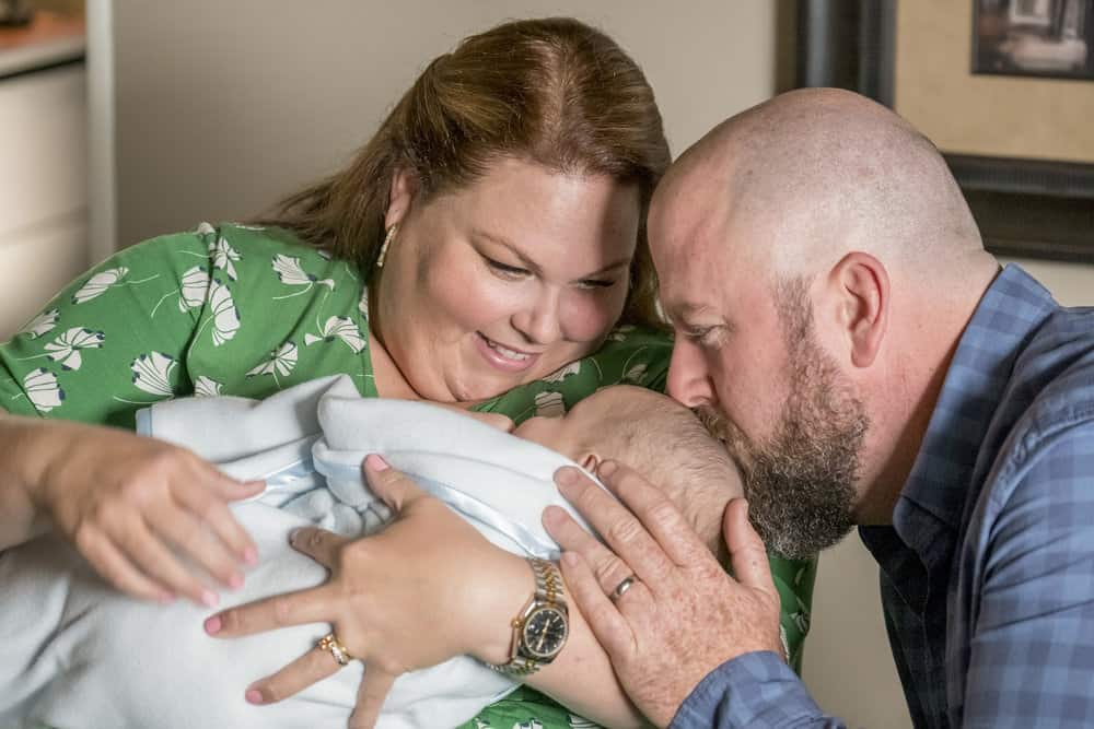 THIS IS US -- "Strangers" Episode 401 -- Pictured: (l-r) Chrissy Metz as Kate, Chris Sullivan as Toby -- (Photo by: Ron Batzdorff/NBC)