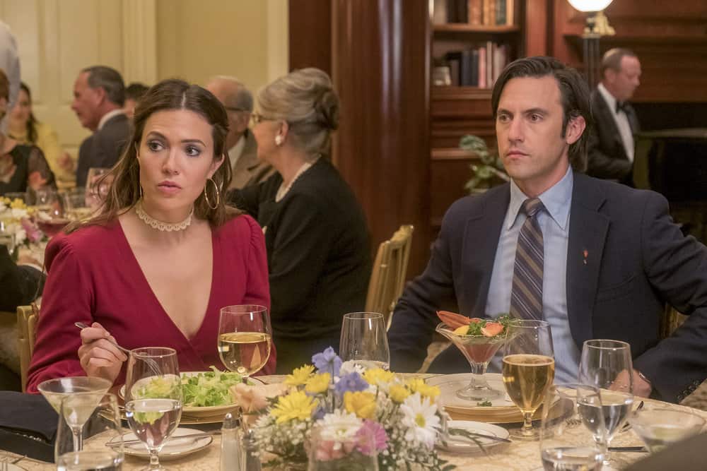 THIS IS US -- "Strangers" Episode 401 -- Pictured: (l-r) Mandy Moore as Rebecca, Milo Ventimiglia as Jack -- (Photo by: Ron Batzdorff/NBC)
