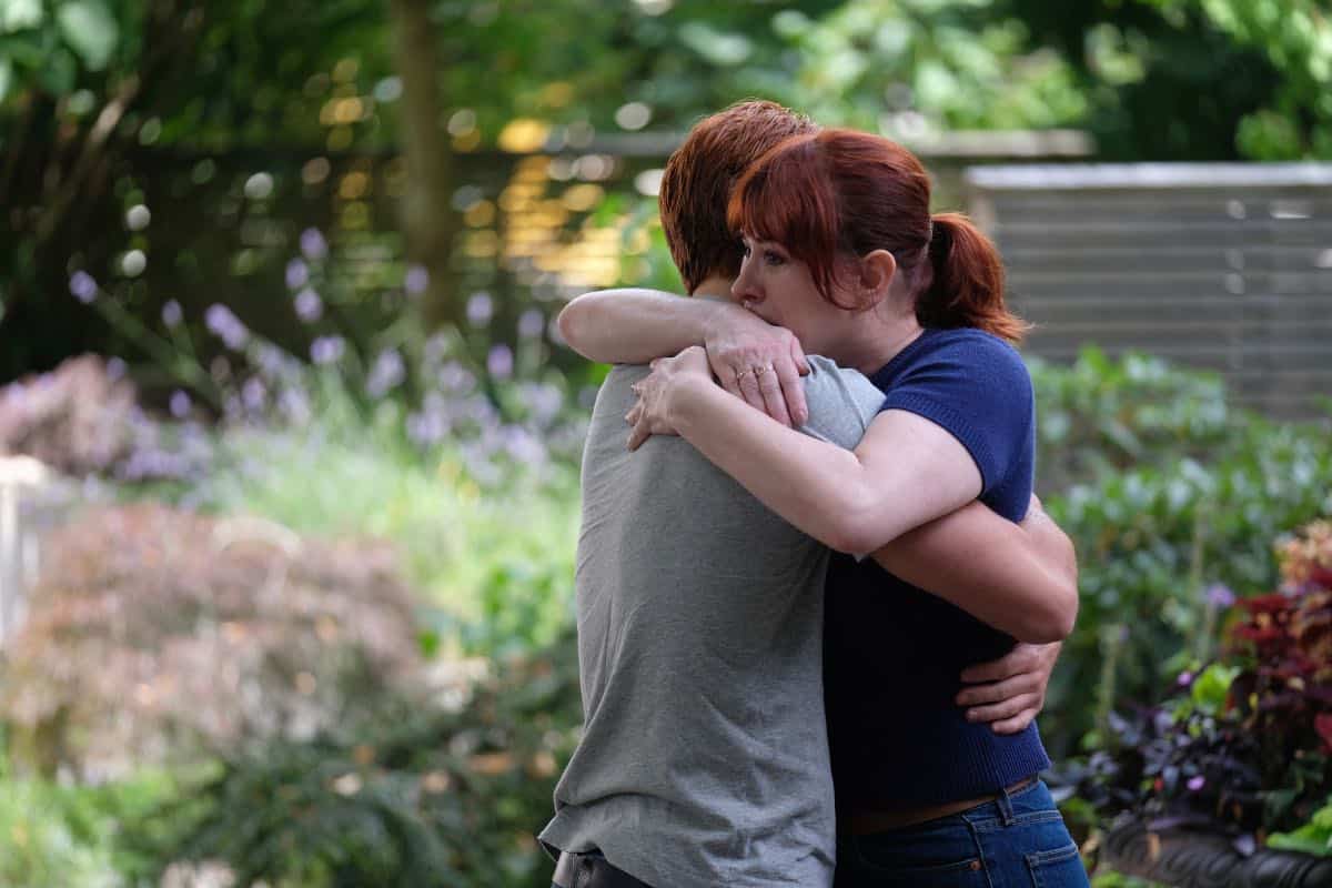 Riverdale -- "Chapter Fifty-Eight: In Memoriam" -- Image Number: RVD401b_0014.jpg -- Pictured (L-R): KJ Apa as Archie and Molly Ringwald as Mary Andrews -- Photo: Robert Falconer/The CW -- © 2019 The CW Network, LLC. All Rights Reserved.