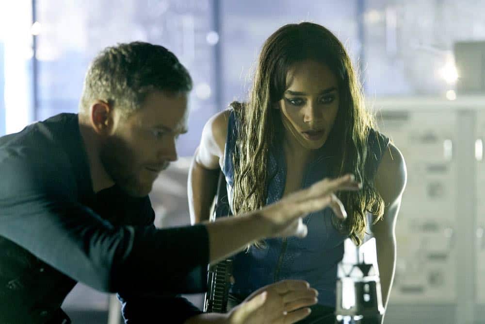 KILLJOYS -- "Terraformance Anxiety" Episode 509 -- Pictured: (l-r) Aaron Ashmore as John, Hannah John-Kamen as Dutch -- (Photo by: Ken Woroner/Killjoys V Productions Limited/SYFY) KILLJOYS -- "Terraformance Anxiety" Episode 509 -- Pictured: (l-r) Aaron Ashmore as John, Hannah John-Kamen as Dutch -- (Photo by: Ken Woroner/Killjoys V Productions Limited/SYFY)