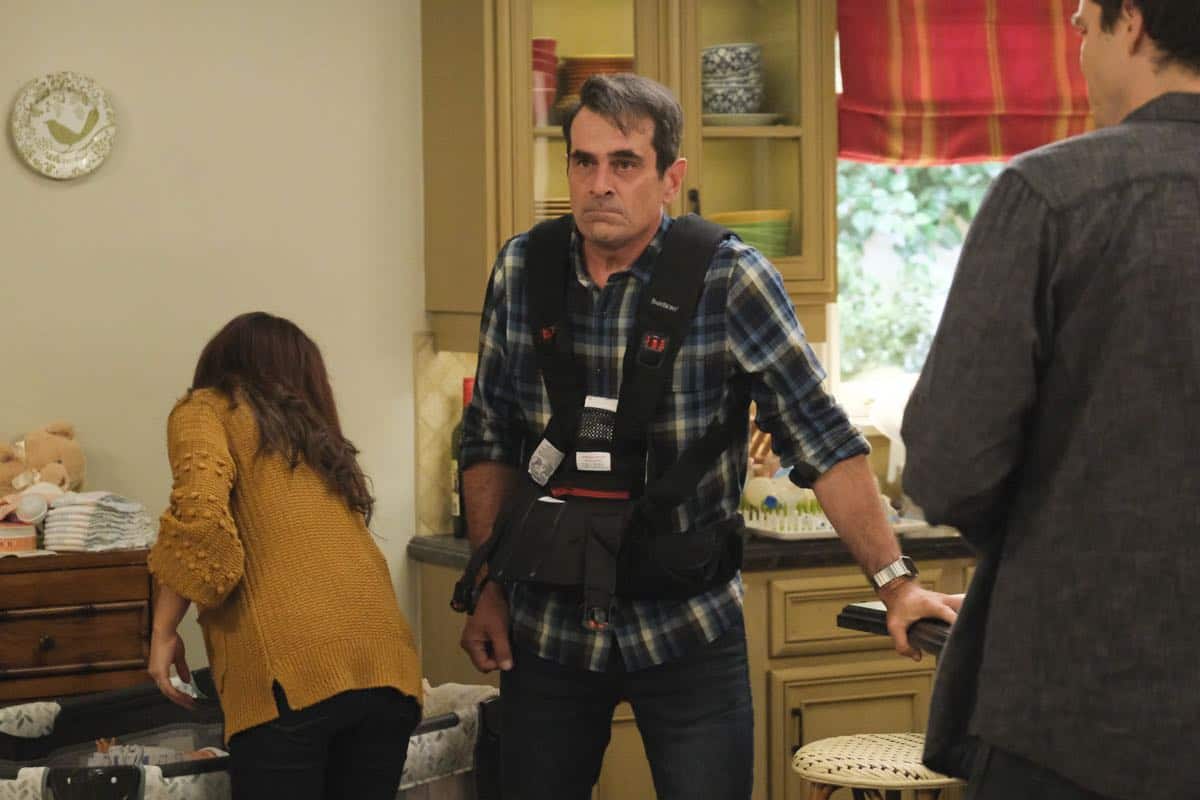 MODERN FAMILY Season 11 Episode 1 Photos New Kids On The ...