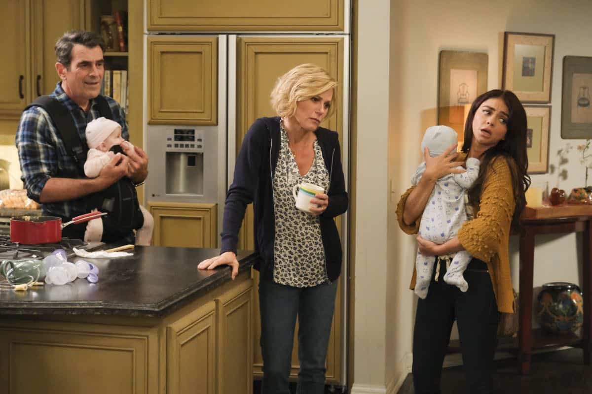 MODERN FAMILY Season 11 Episode 1 Photos New Kids On The Block | SEAT42F